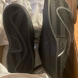 Puma black on black Youth size 6 brand new